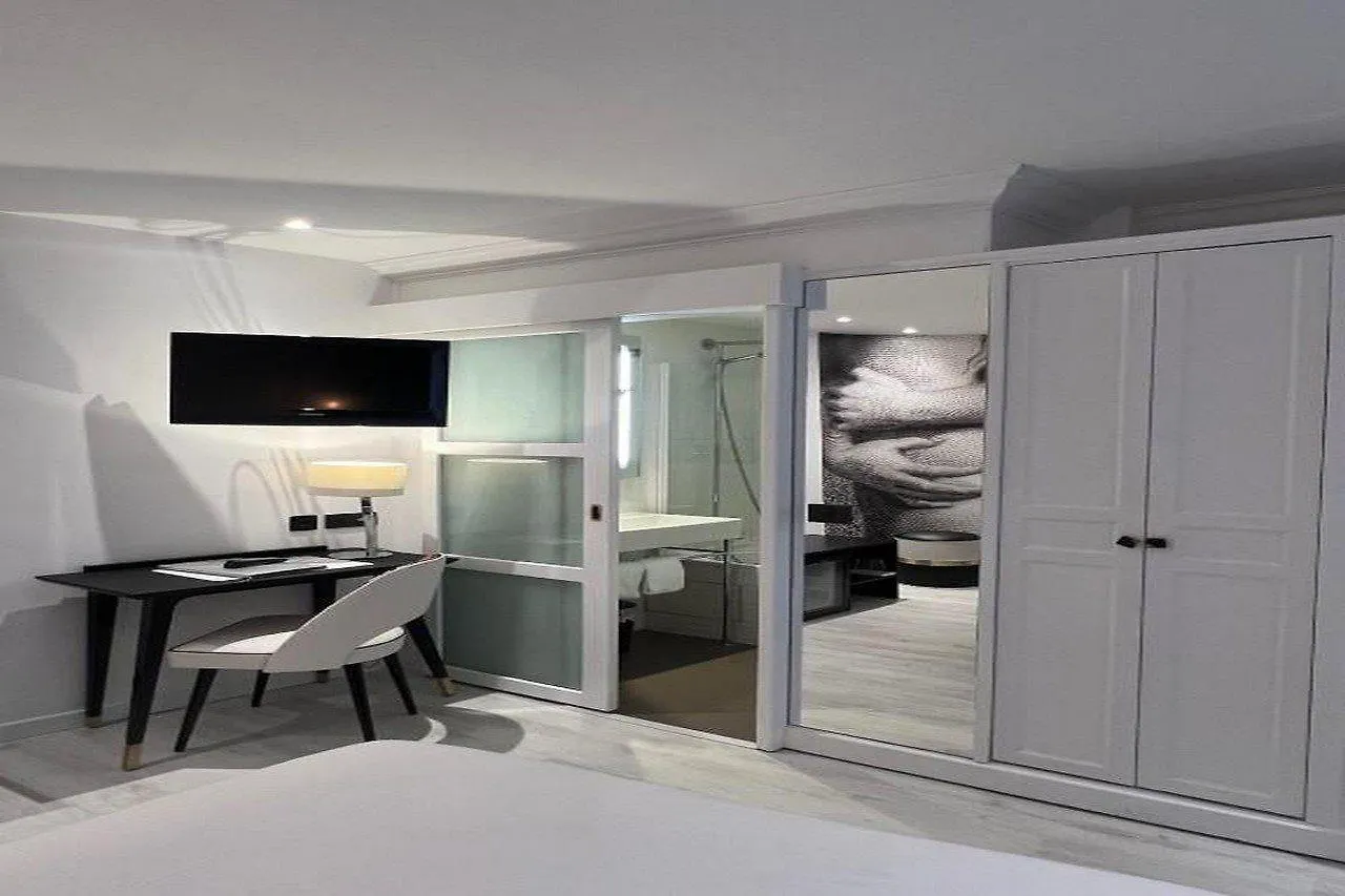 Hotel Massena Paris